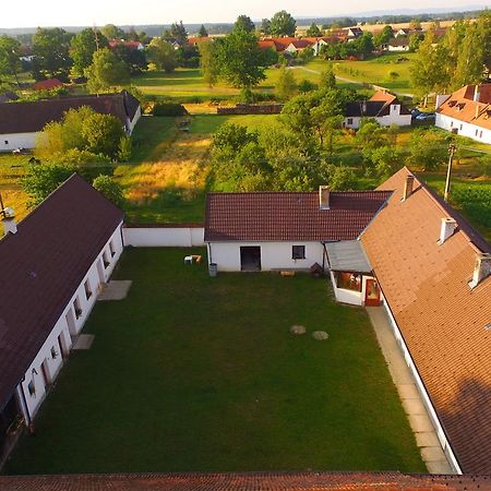 Safar Residence Hrachoviste Екстер'єр фото