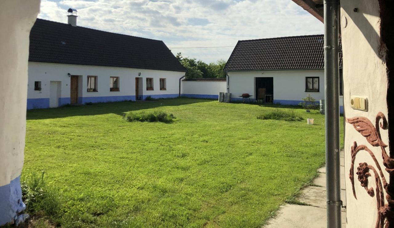 Safar Residence Hrachoviste Екстер'єр фото