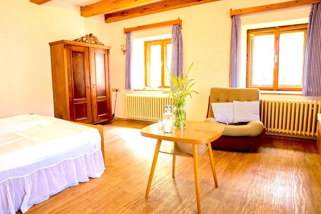 Safar Residence Hrachoviste Екстер'єр фото