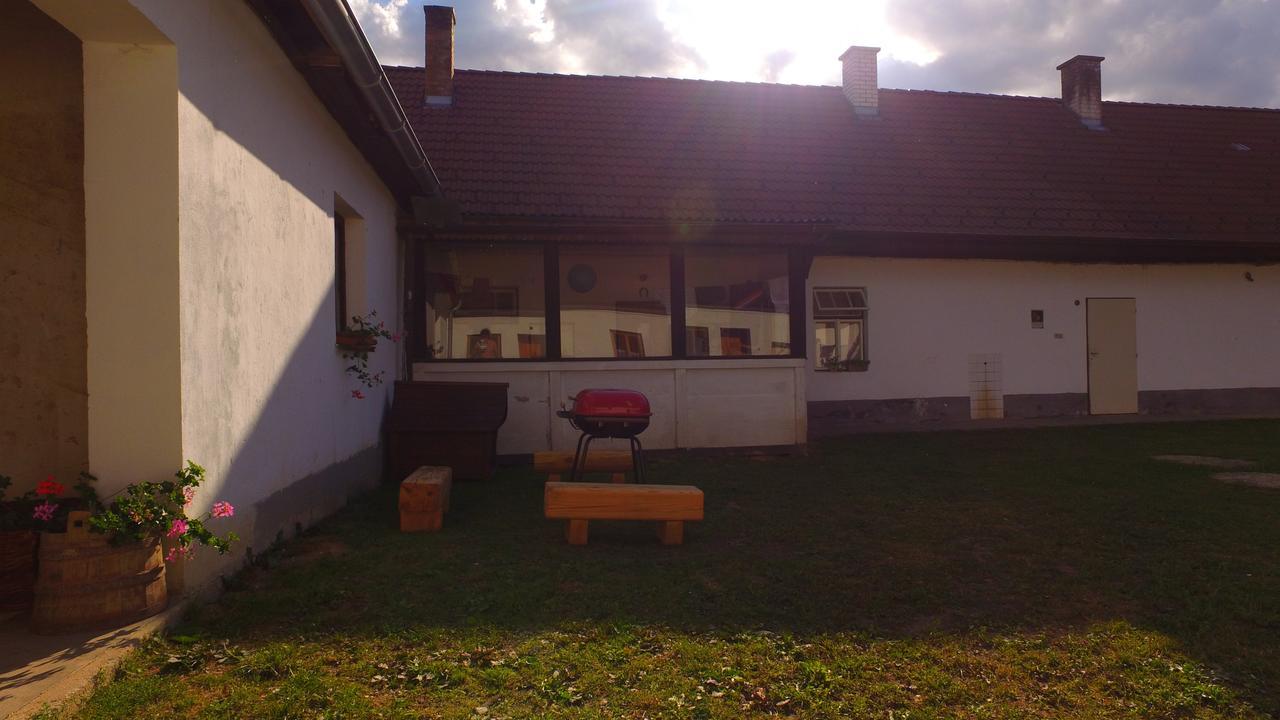 Safar Residence Hrachoviste Екстер'єр фото