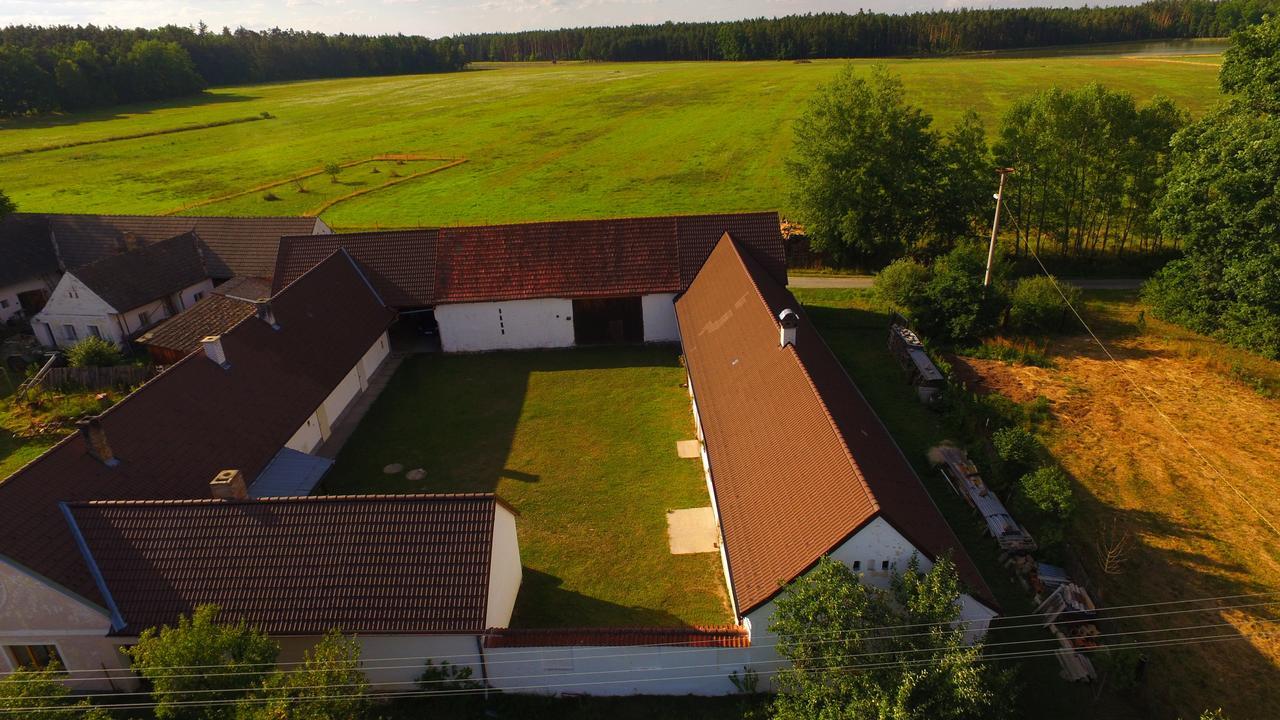 Safar Residence Hrachoviste Екстер'єр фото